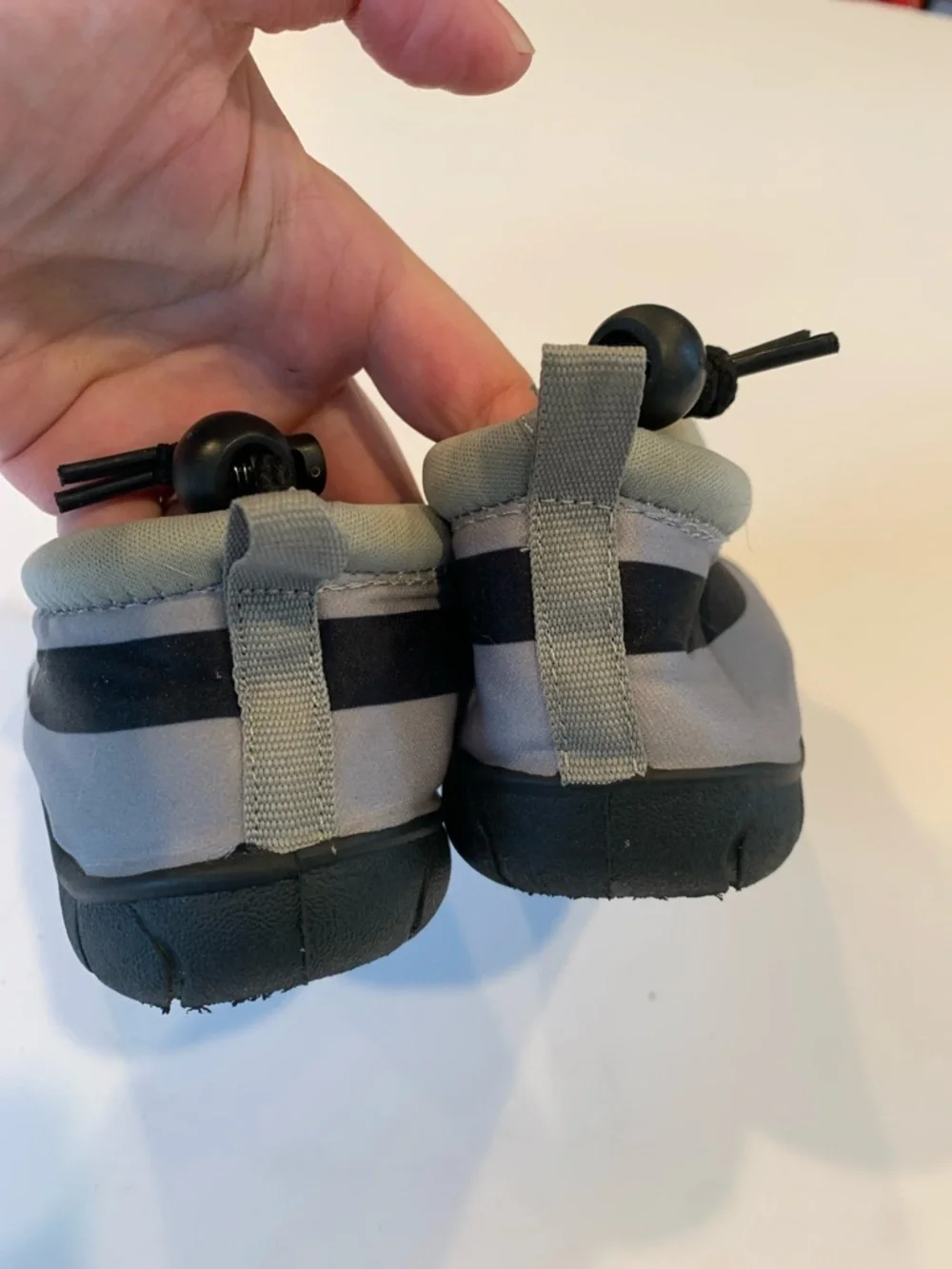 RBX Boys Youth Size 12/12 Gray and Black Five-Finger Toe Water Shoes